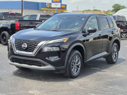 Used 2023 Nissan Rogue S FWD image 3