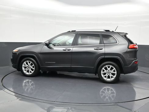 Used 2016 Jeep Cherokee Latitude image 2