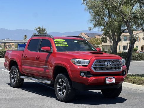 Used 2017 Toyota Tacoma TRD Sport AWD/4WD image 13