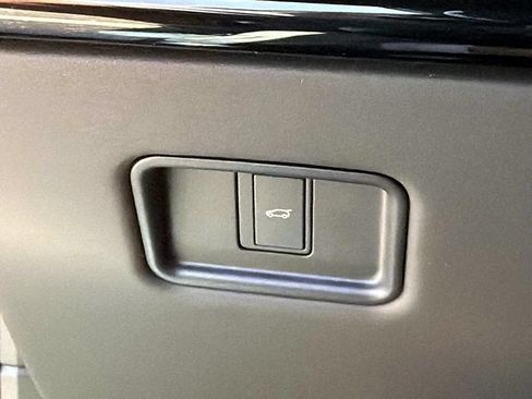 New 2026 Land Rover Range Rover Long Wheelbase SE AWD/4WD image 28