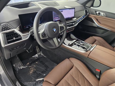 Used 2025 BMW X5 xDrive40i w/ Executive Package image 10