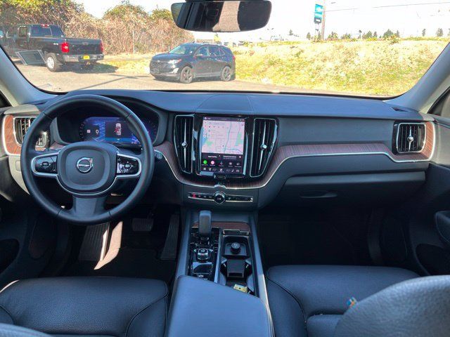 Used 2023 Volvo XC60 B5 Plus AWD/4WD image 9