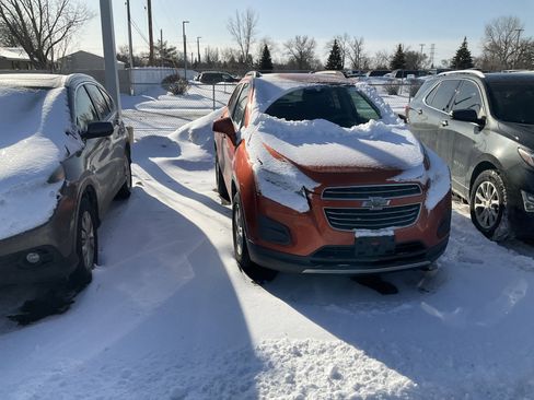 Used 2016 Chevrolet Trax LT w/ LT Convenience Package image 2