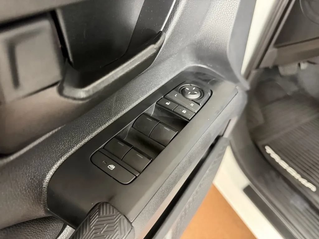 Used 2025 Toyota Tacoma SR5 AWD/4WD image 15