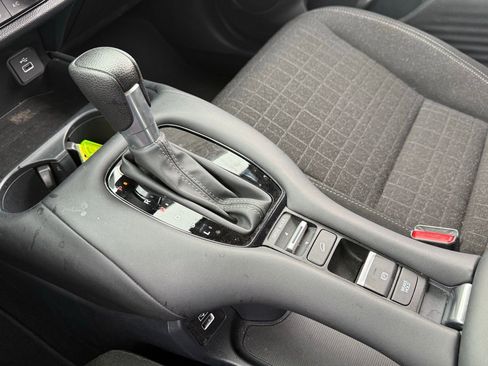 Used 2023 Honda HR-V LX image 17