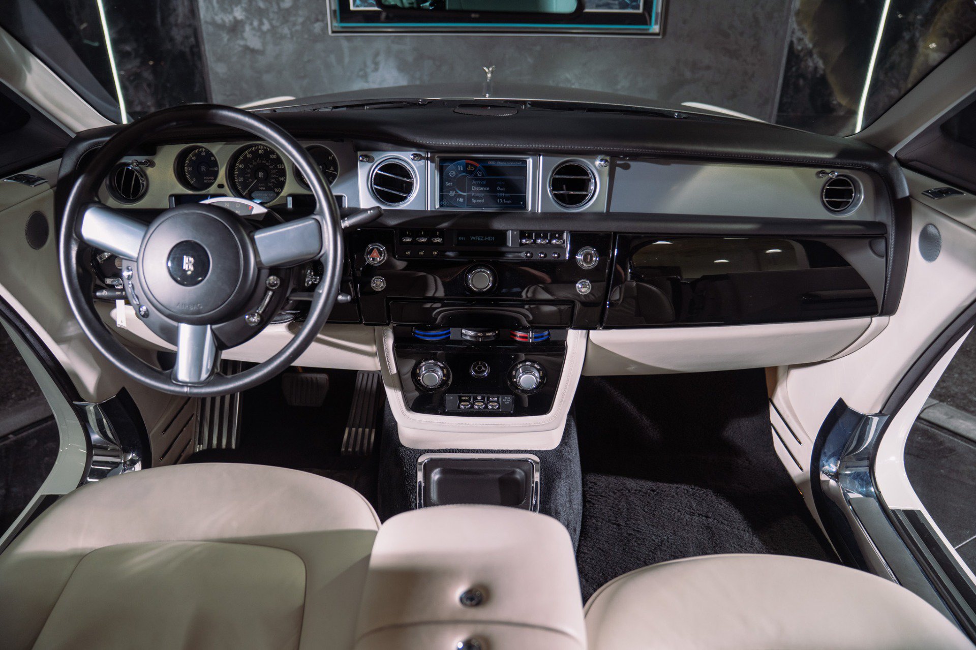 Used 2009 Rolls-Royce Phantom Coupe RWD image 2