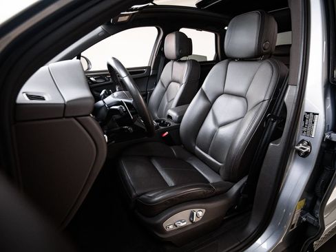 Certified 2024 Porsche Macan AWD/4WD image 5
