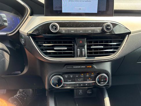 Used 2022 Ford Escape SEL w/ Technology Package image 29