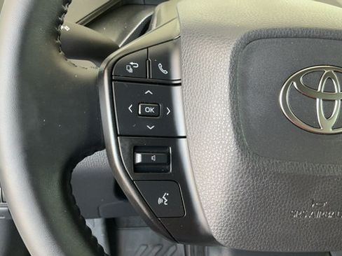 Used 2024 Toyota Prius FWD image 11