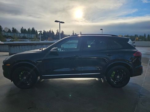 Used 2017 Porsche Cayenne S image 4