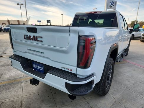 Used 2025 GMC Sierra 2500 AT4 image 7