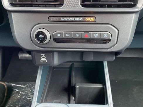 New 2025 Ford Maverick XL image 21