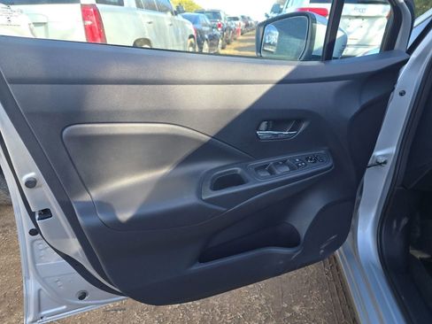 Used 2025 Nissan Versa SV image 10