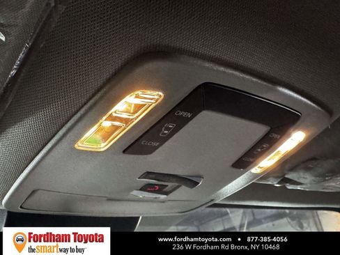 Used 2025 Toyota Sienna LE FWD image 26