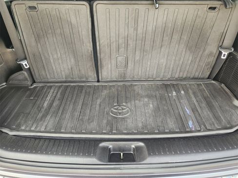 Used 2017 Toyota Highlander XLE image 32