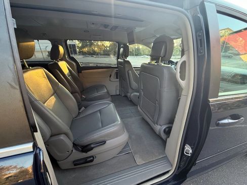 Used 2014 Volkswagen Routan SE image 15