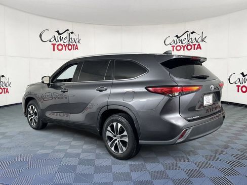 Used 2022 Toyota Highlander XLE FWD image 5