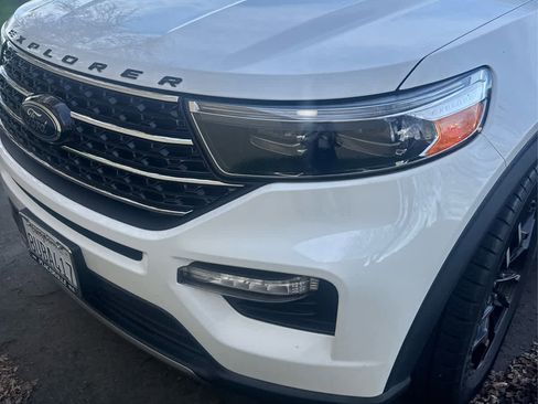 Used 2020 Ford Explorer XLT w/ Equipment Group 202A image 3