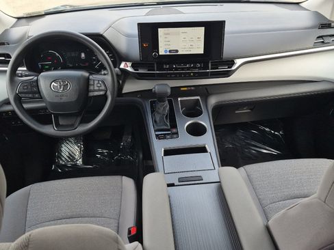 Certified 2026 Toyota Sienna LE FWD image 12