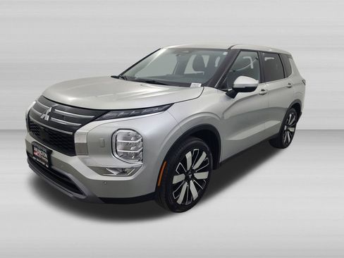 Used 2025 Mitsubishi Outlander SE AWD/4WD image 8