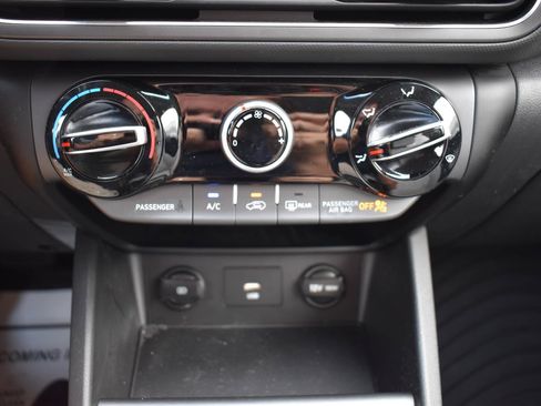 Used 2023 Hyundai Kona SEL w/ Winter Weather Package FWD image 39