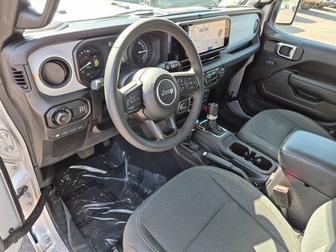 Used 2024 Jeep Wrangler Unlimited AWD/4WD image 13