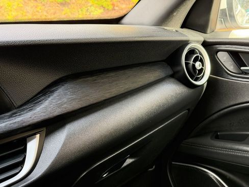 Used 2022 Alfa Romeo Stelvio Sprint image 21