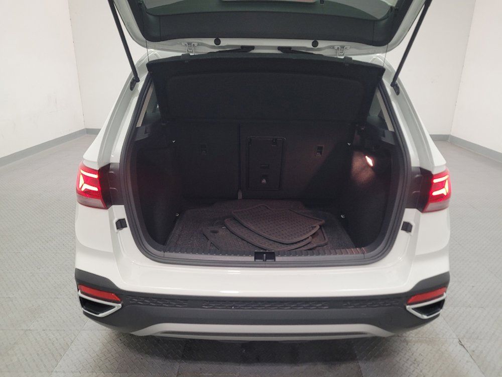Used 2023 Volkswagen Taos SE w/ Panoramic Sunroof Package FWD image 29