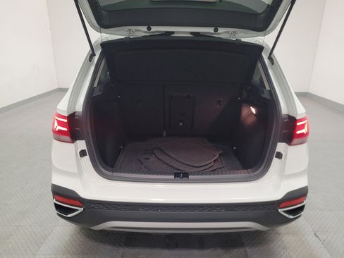 Used 2023 Volkswagen Taos SE w/ Panoramic Sunroof Package FWD image 29