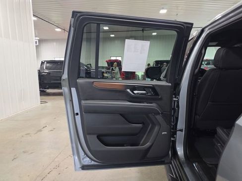 Used 2025 GMC Yukon XL Denali AWD/4WD image 24