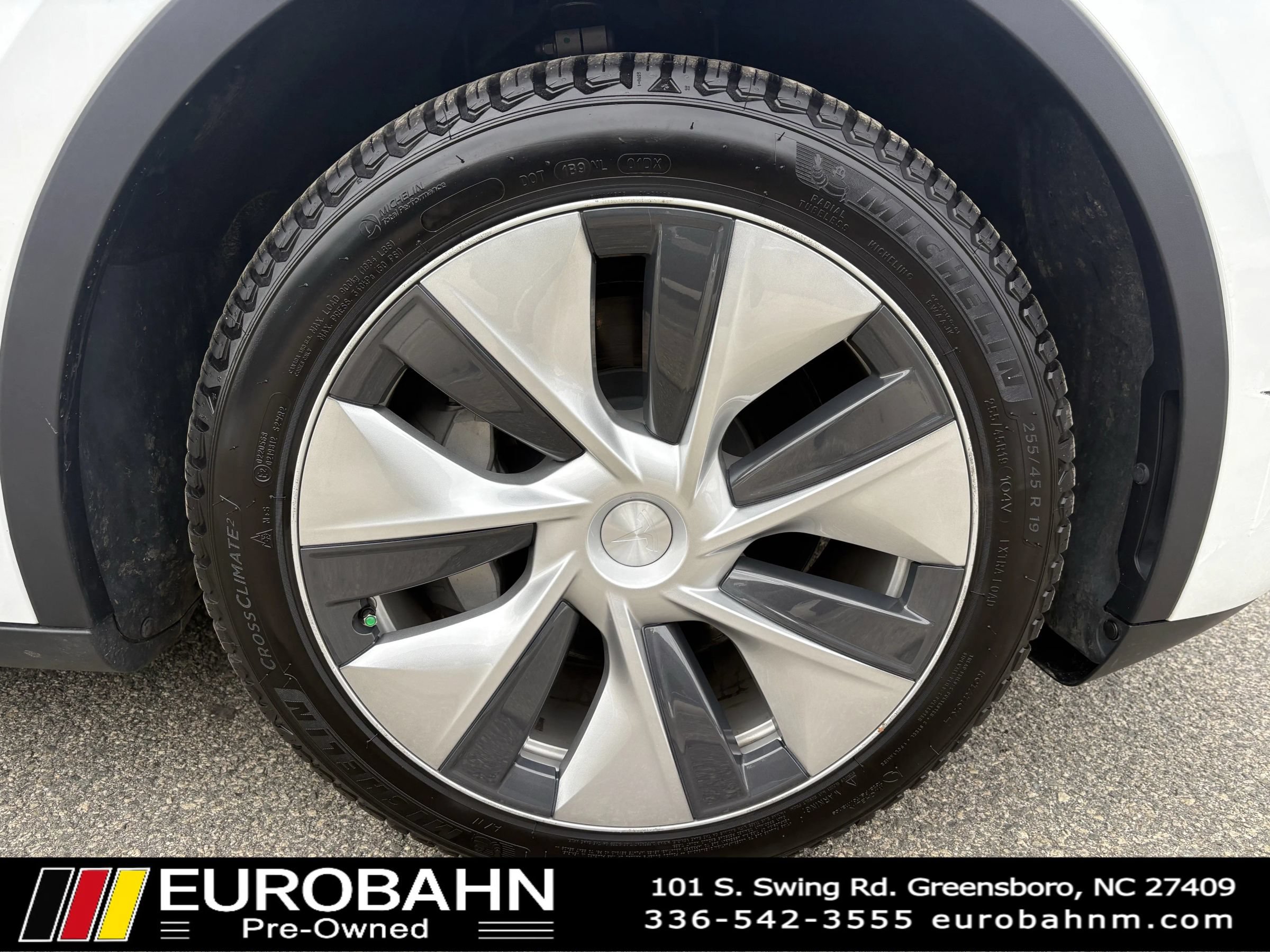 Used 2023 Tesla Model Y Long Range AWD/4WD image 33