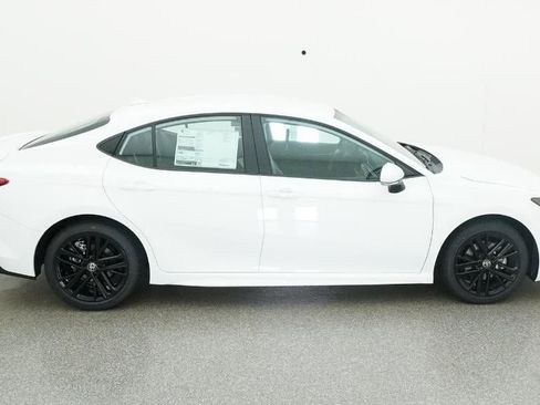 New 2026 Toyota Camry SE image 11