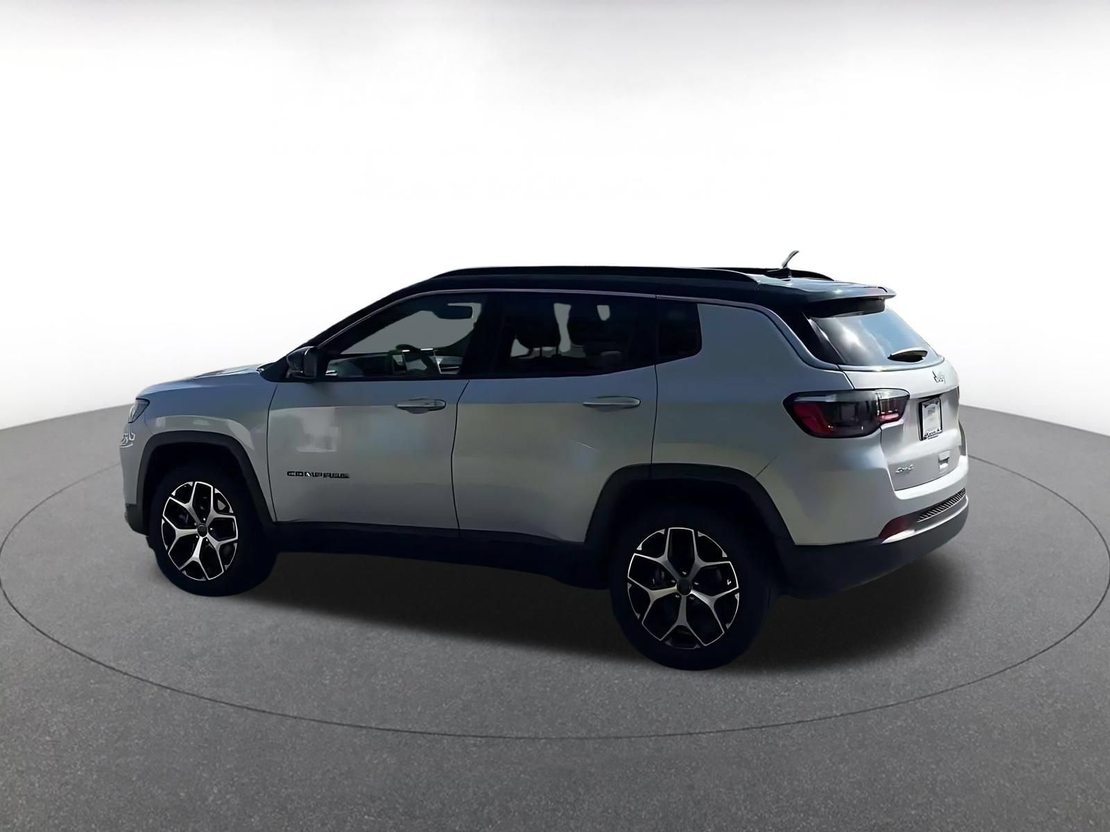 Used 2025 Jeep Compass Limited AWD/4WD image 9