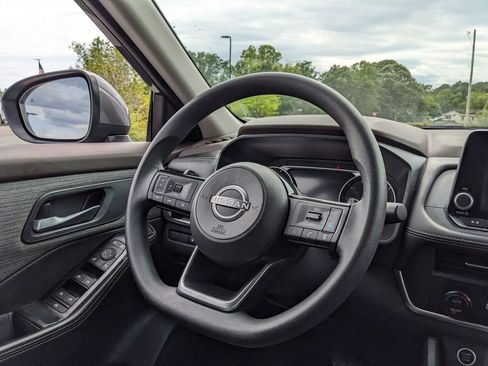 Used 2023 Nissan Rogue SV FWD image 25