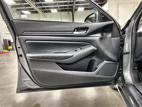 Used 2024 Nissan Altima 2.5 SV w/ SV Premium Package image 16
