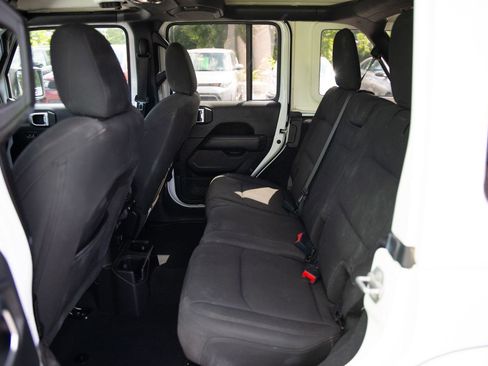 Used 2020 Jeep Wrangler Unlimited Sahara image 13