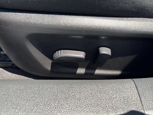 Used 2025 Nissan Altima 2.5 SV FWD image 21