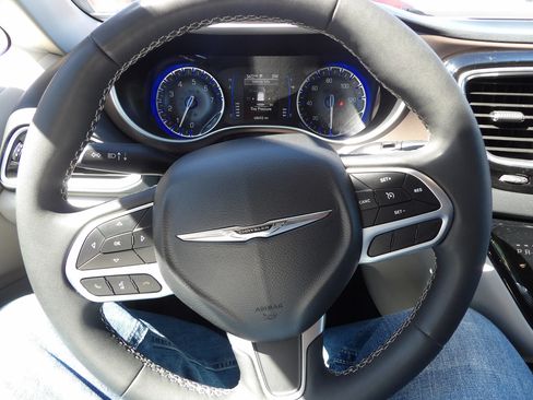 Used 2023 Chrysler Voyager LX FWD image 18