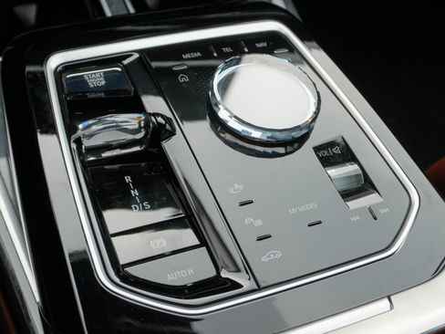 Certified 2023 BMW 760i xDrive w/ Luxury Rear Seating Package image 24