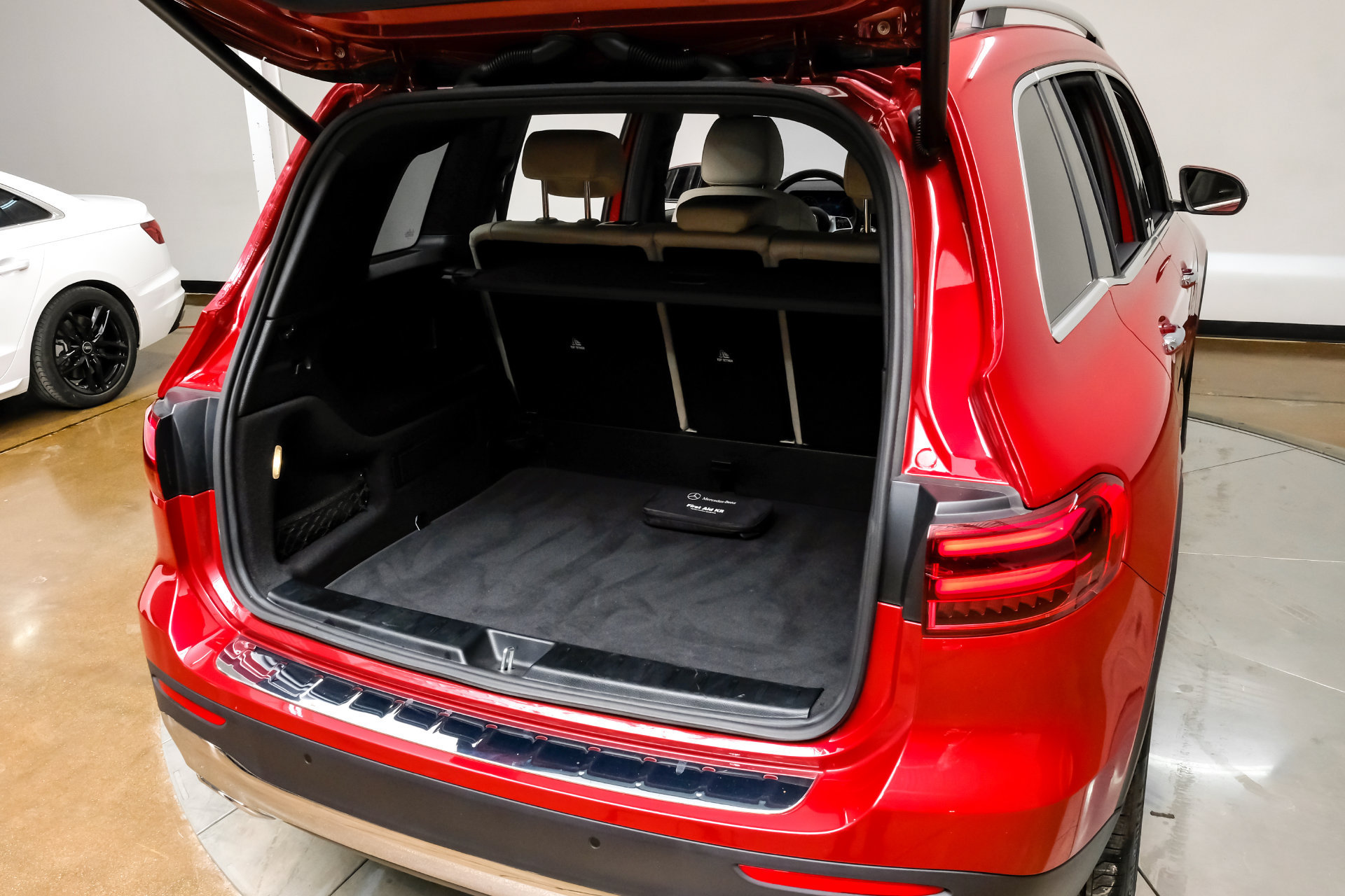 Used 2026 Mercedes-Benz GLB 250 w/ Exclusive Package image 52