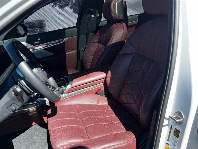 Used 2024 BMW i7 M70 AWD/4WD image 19
