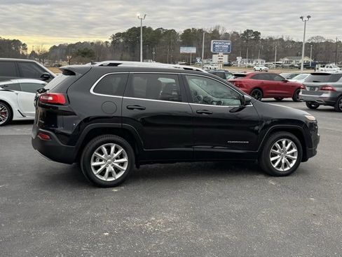 Used 2017 Jeep Cherokee Limited image 7