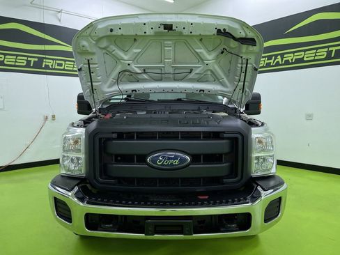 Used 2016 Ford F250 XL w/ Power Equipment Group image 4