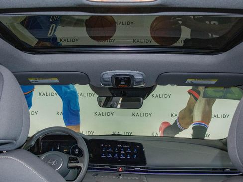 Used 2025 Hyundai Elantra SEL image 14