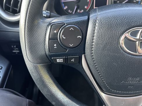 Used 2018 Toyota RAV4 LE FWD image 16