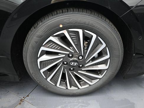 New 2025 Hyundai Sonata Limited image 28