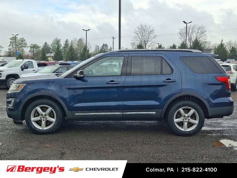 Used 2017 Ford Explorer XLT w/ Equipment Group 202A image 9