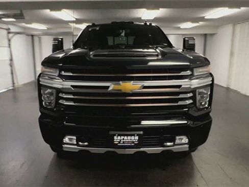 Used 2022 Chevrolet Silverado 2500 High Country image 3