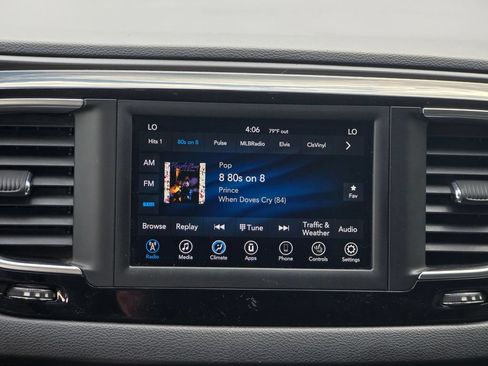 Used 2020 Chrysler Pacifica Touring-L FWD image 8