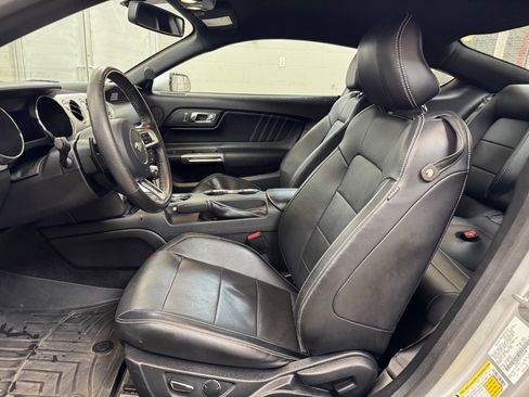 Used 2015 Ford Mustang Premium image 12